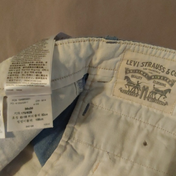 Levis - Picture 4 of 4